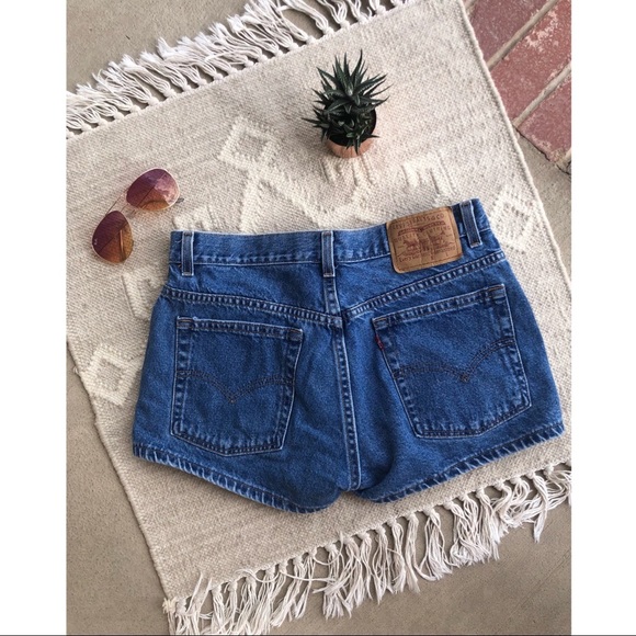 FREE* 🇺🇸 USA-made Levi’s denim shorts medium wash!!! - Picture 2 of 8